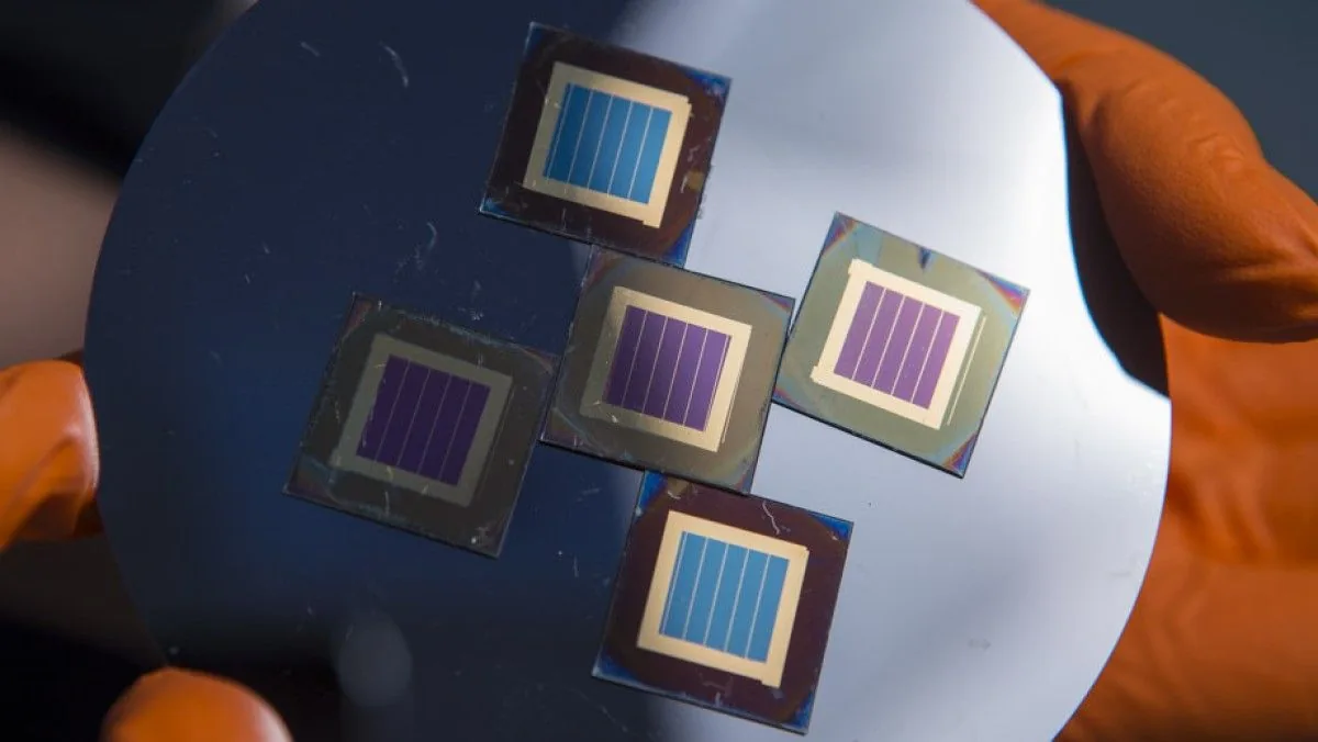 Tandem Perovskite Solar Cell